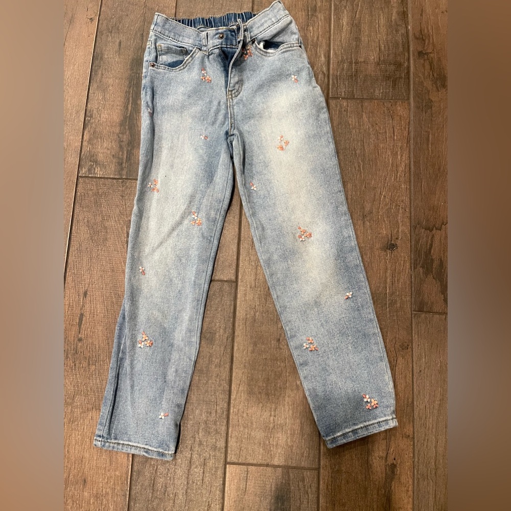 Cat and Jack girls jeans with little embroidered flowers
